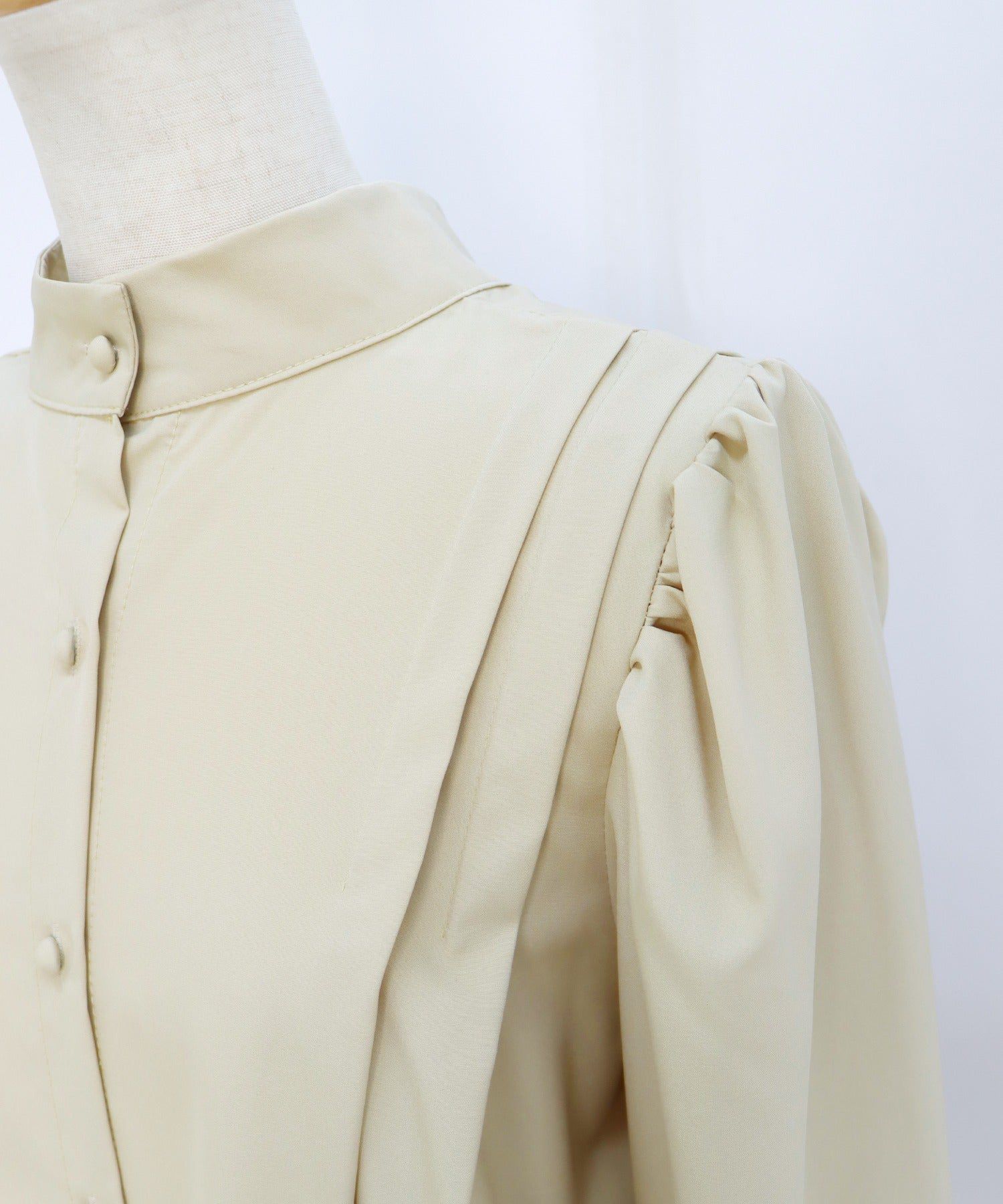 日本 BLUE EAST - 文藝氣質打摺長袖襯衫-米杏