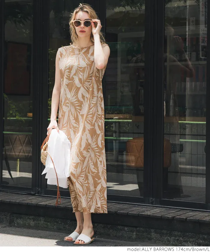 日本 COCA - 海島風情印花無袖洋裝-咖啡