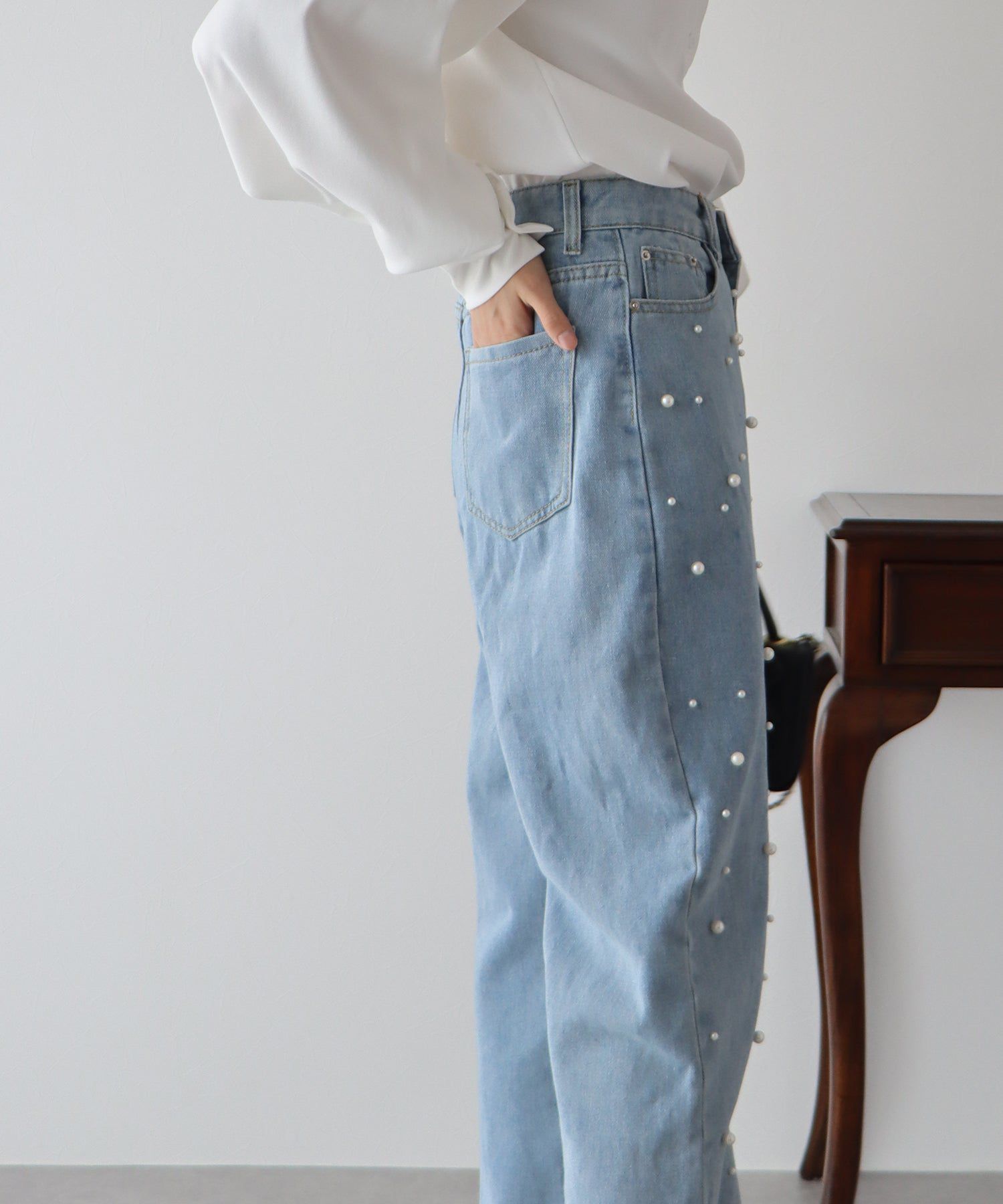 日本 BLUE EAST - 熱銷款 時尚珍珠點綴牛仔褲-B款-靛藍