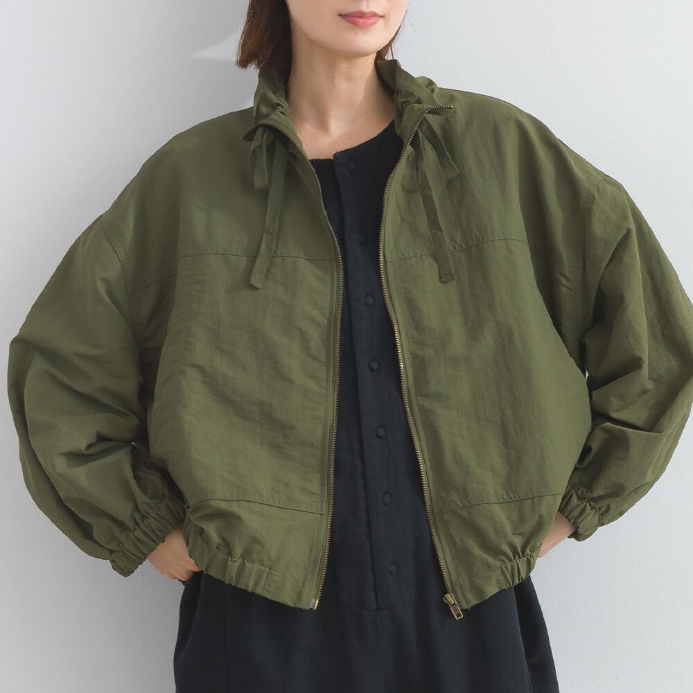 輕盈俏麗特色領尼龍短版薄外套-軍綠