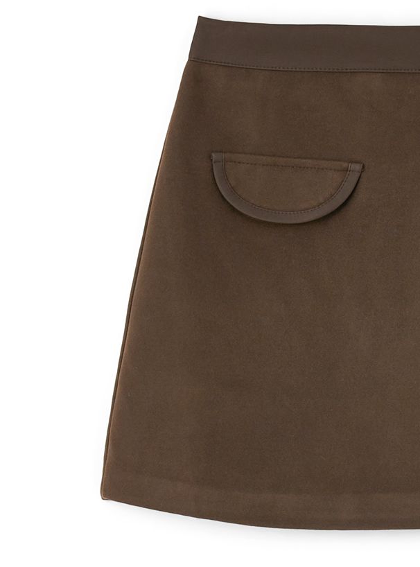 日本 GRL - 不規則裙擺排釦短裙(附安全褲內襯)-咖啡