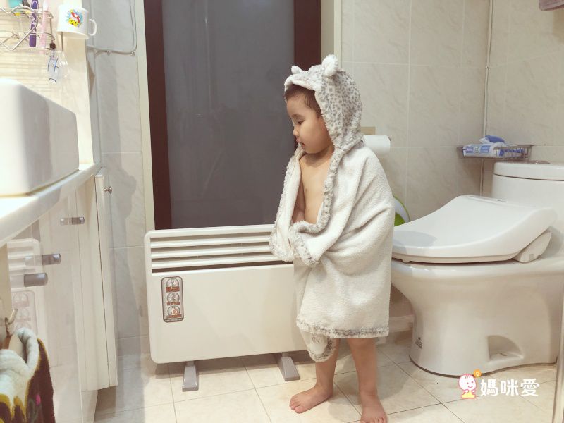 AIRMATE 艾美特 - ［IPX4防潑水認證］居浴兩用防潑水對流式電暖器HC51337G-雪花白