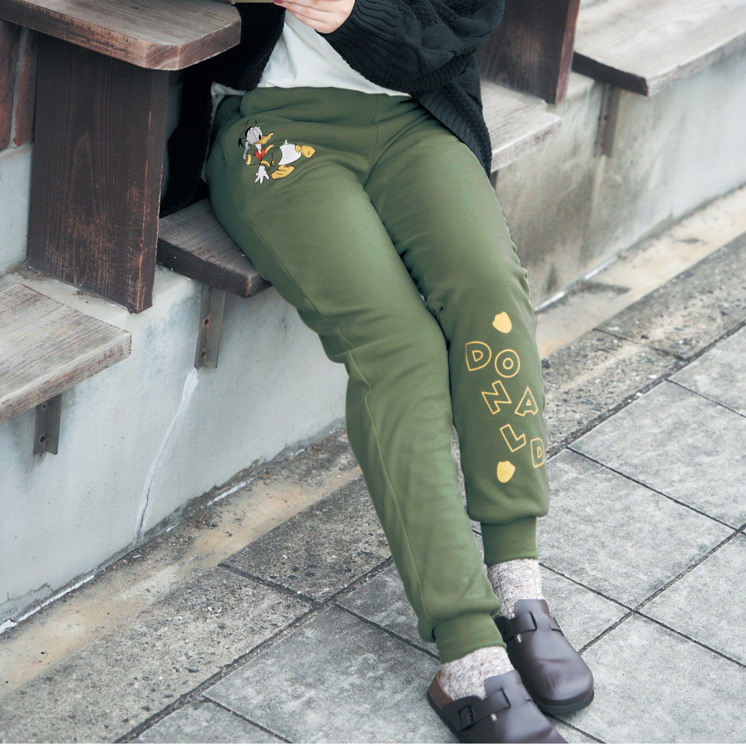 日本千趣會 - 迪士尼 柔軟家居休閒長褲-米奇花草-深灰