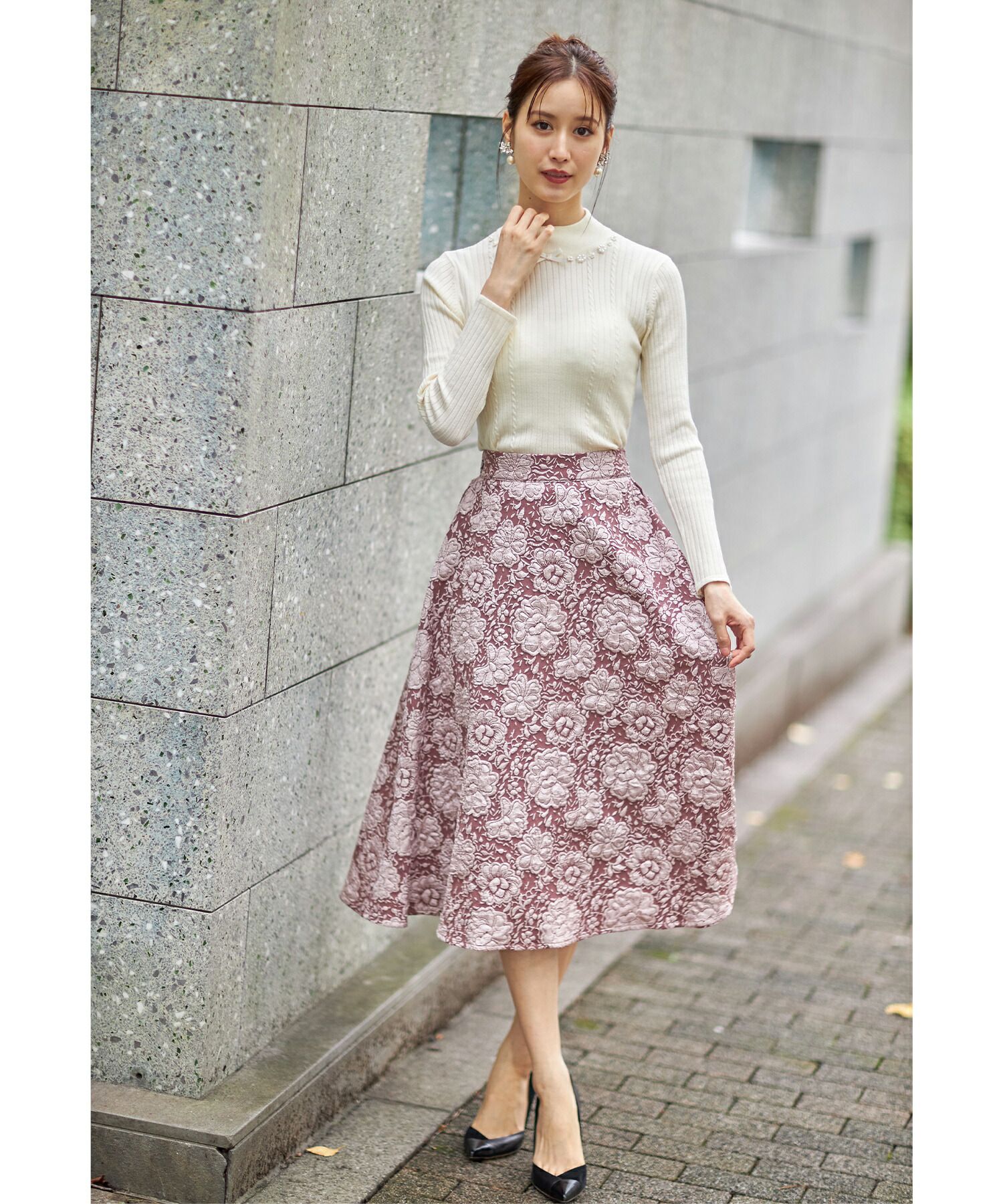 日本 tocco-closet - 氣質珍珠花朵針織上衣-奶油杏