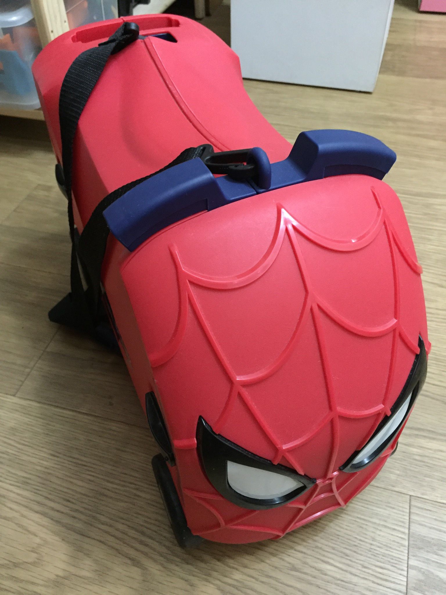 兒童行李箱搭機