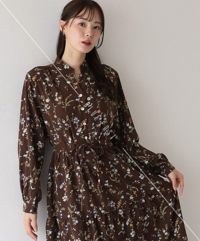 日本 BLUE EAST - [人氣款]簡約抽繩收腰長袖洋裝-古典花-黑