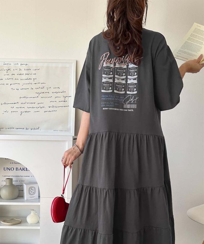 日本 Classical Elf - 背後美式印花休閒廓形短袖洋裝-炭灰