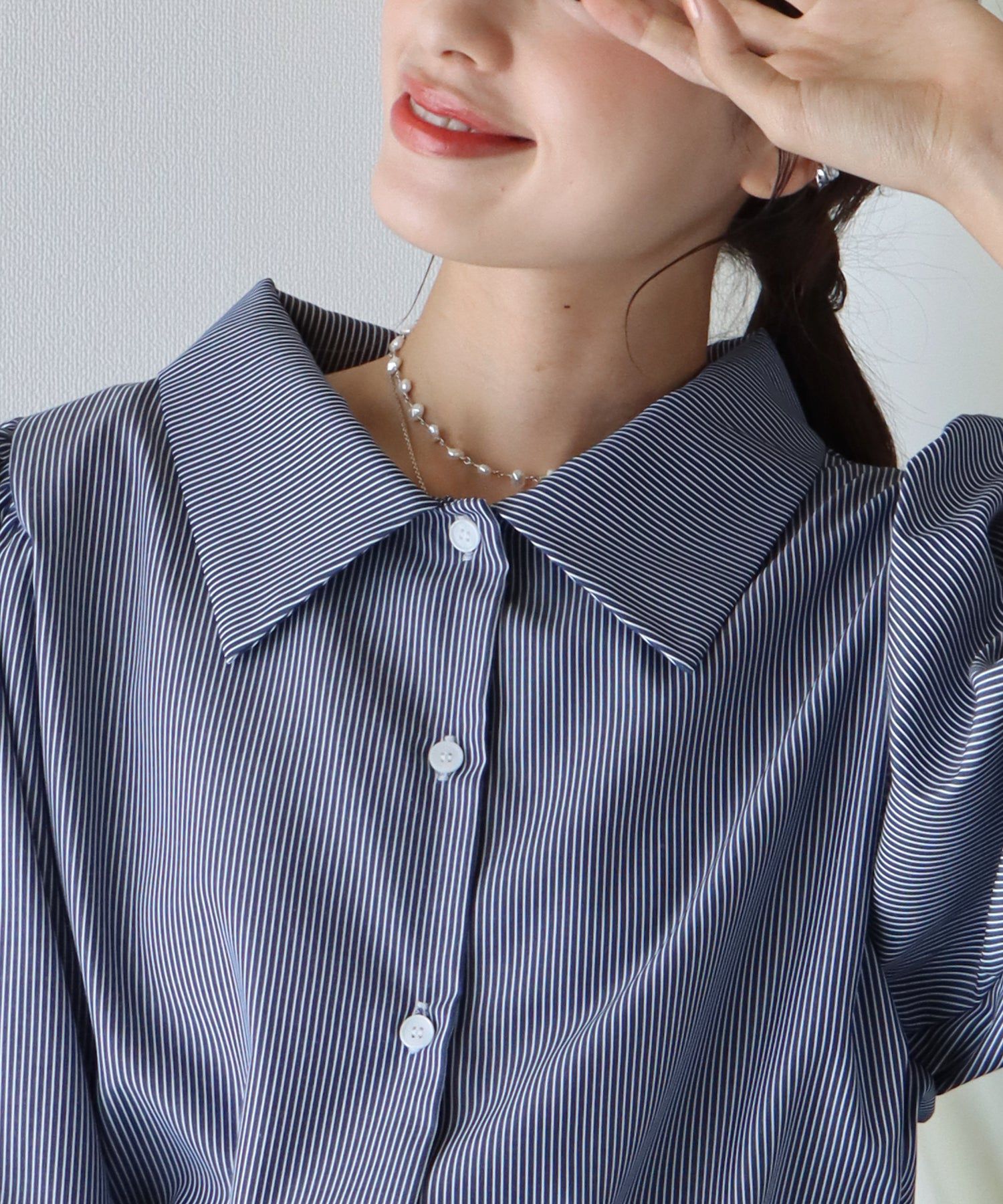 日本 BLUE EAST - 百搭翻領澎澎袖襯衫-直條紋-水藍