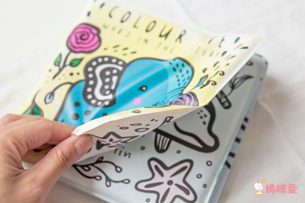 一碰水，就變色！0～1歲寶寶愛上洗澡的好夥伴