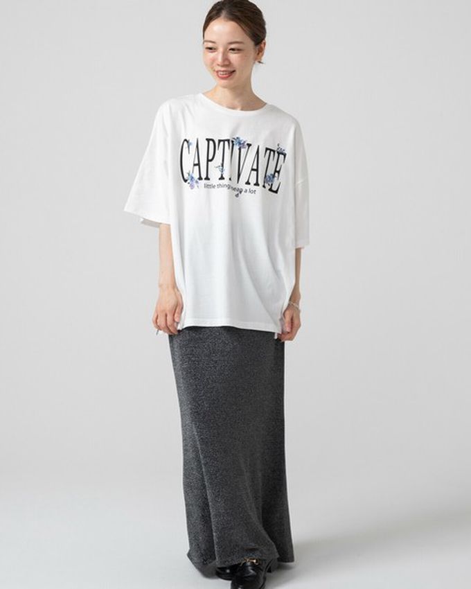 日本 gleam - 花朵刺繡英文標語天竺棉短袖T恤-燕麥灰