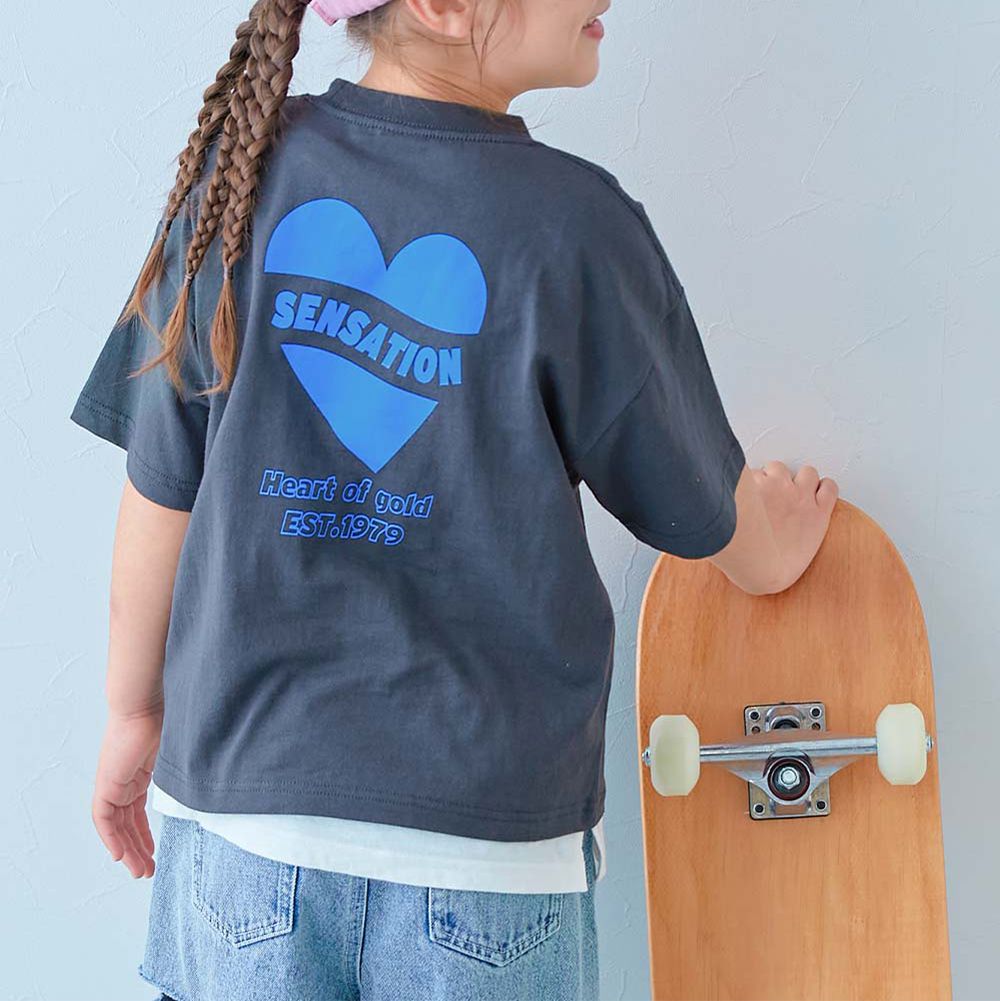 100%棉 可愛女孩寬版短袖上衣-背後愛心-炭黑