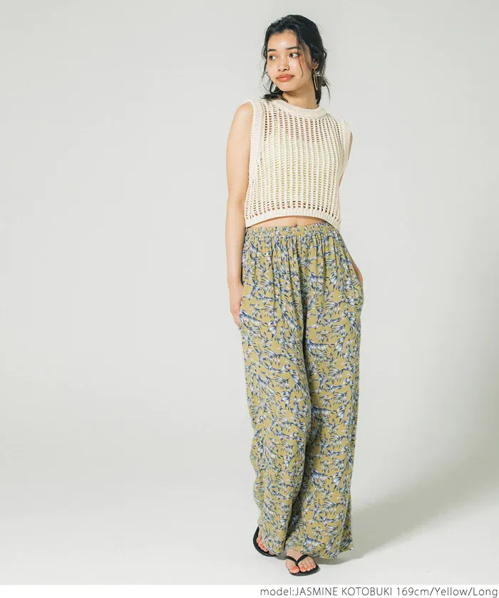 日本 COCA - 100%嫘縈 涼爽印花修身寬褲-葉子紋-檸檬黃