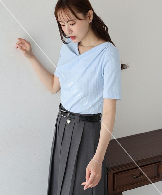 日本 BLUE EAST - 美型羅紋皺摺V領短袖上衣-酒紅