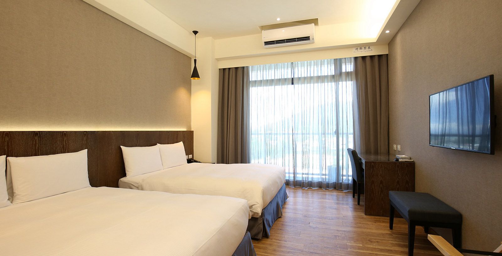 台東曙光渡假酒店 - 【五館聯合】媽咪愛特談四人房一泊一食平日住宿券-無使用期限