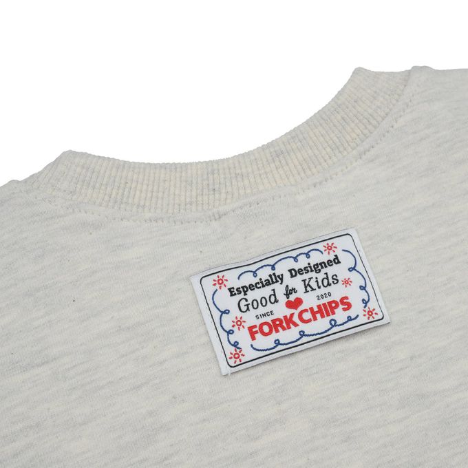 韓國 FORK CHIPS - 品牌刺繡點綴圓領長袖上衣-淺燕麥灰
