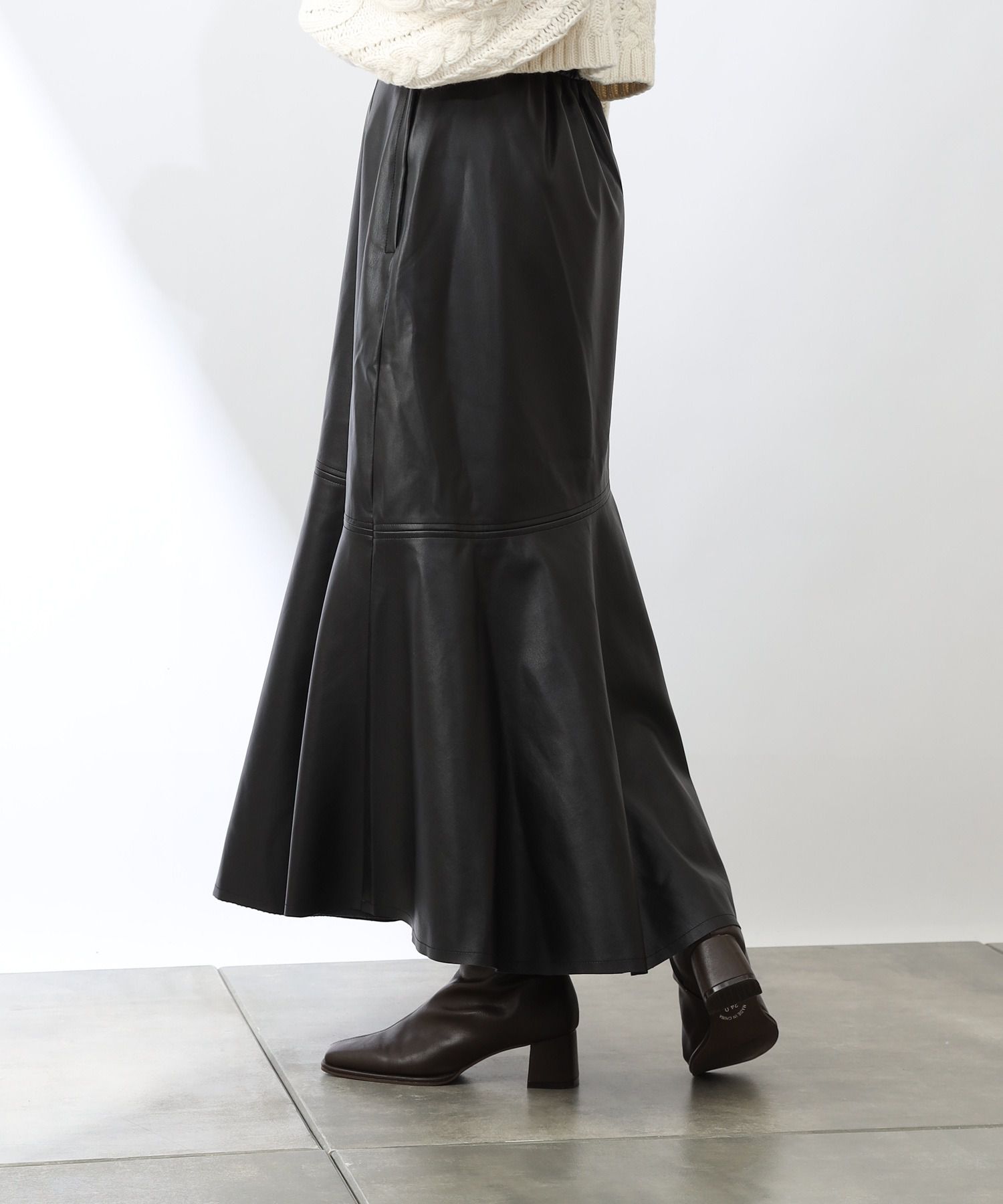 日本 ELENCARE DUE - 魚尾造型皮質長裙-米