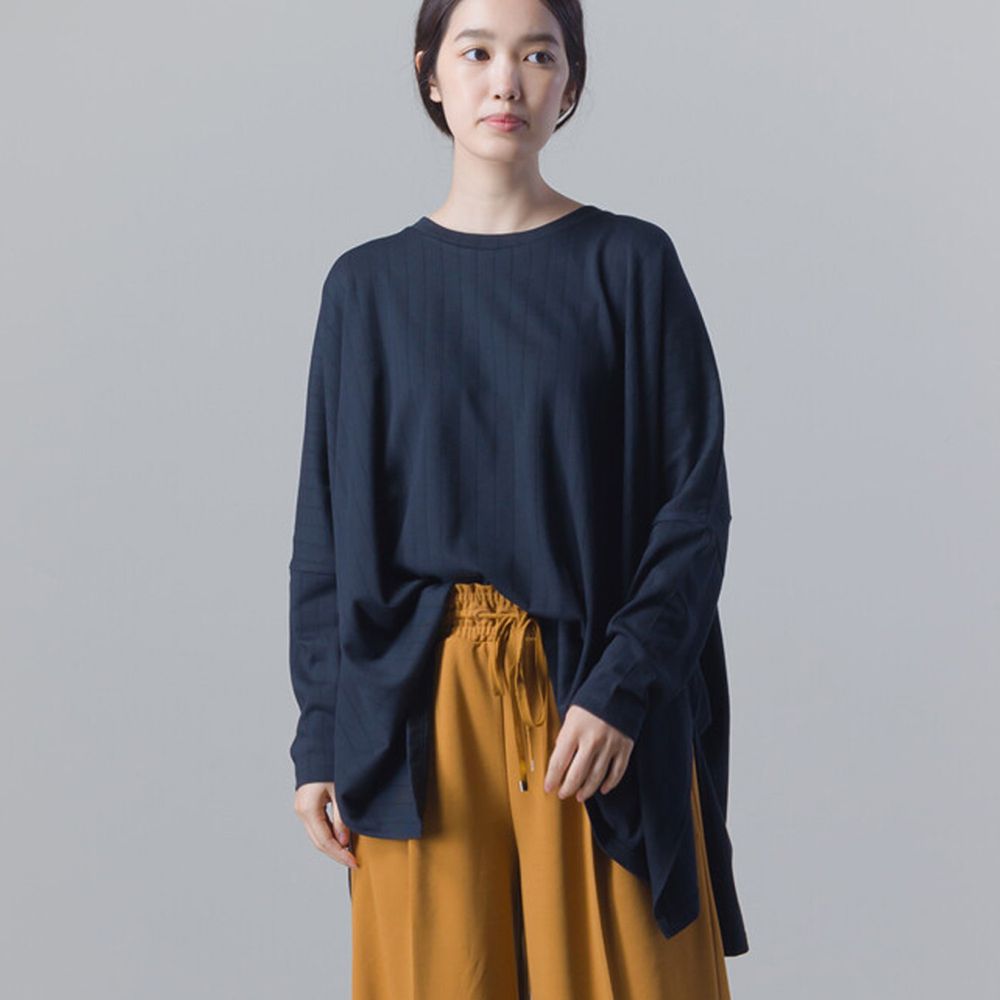 日本 OMNES - 直條壓紋寬版不規則衣襬針織上衣-時尚黑 (Free size)