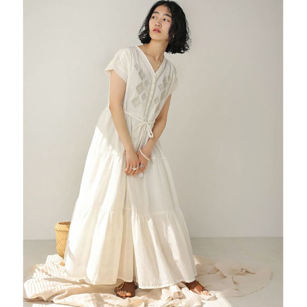日本 Bou Jeloud - 刺繡V領短袖三層蛋糕洋裝-白
