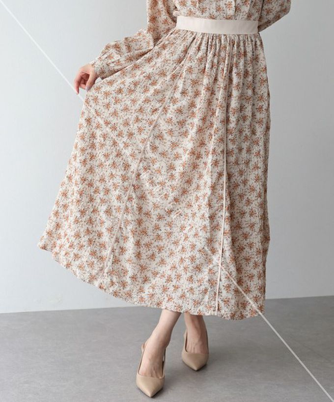 日本 BLUE EAST - 成熟花卉飄逸感V領長袖洋裝-摩卡