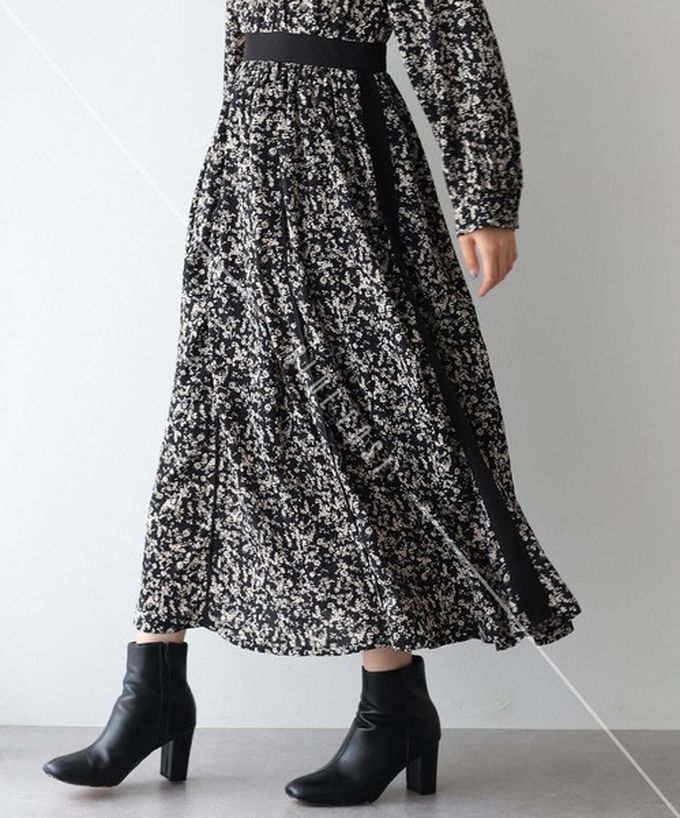 日本 BLUE EAST - 成熟花卉飄逸感V領長袖洋裝-摩卡