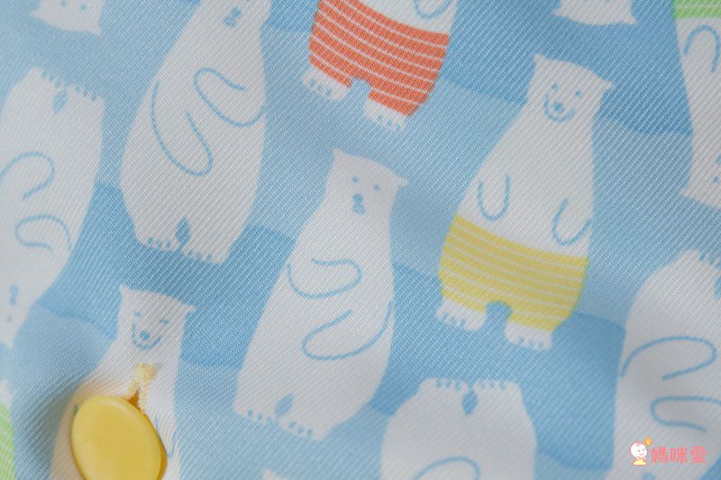 媽咪餵飯神器♡【日本 Combi】離乳餐具、圍兜！