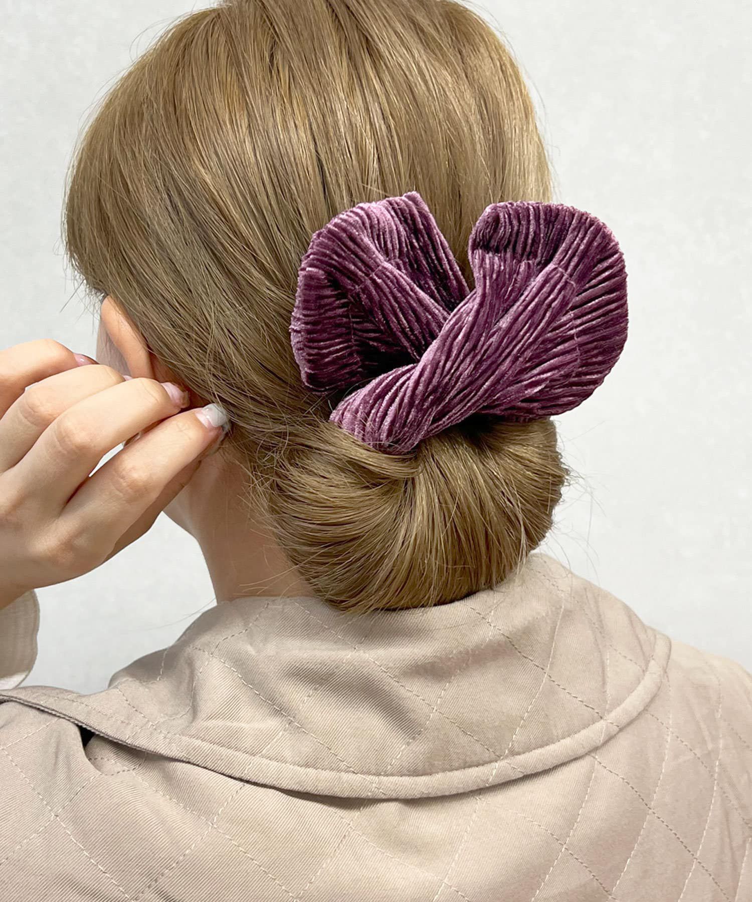 日本 Lattice - [日網熱銷] 簡單優雅紐結髮圈-光澤燈芯絨-米杏