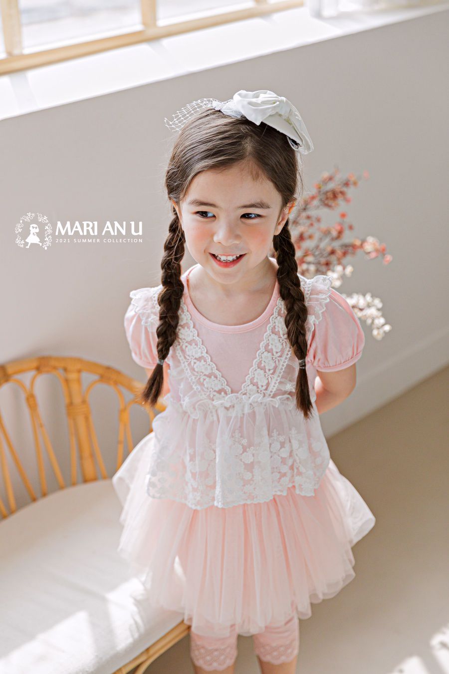 韓國 mari an u - V領蕾絲花朵假背心上衣-粉紅