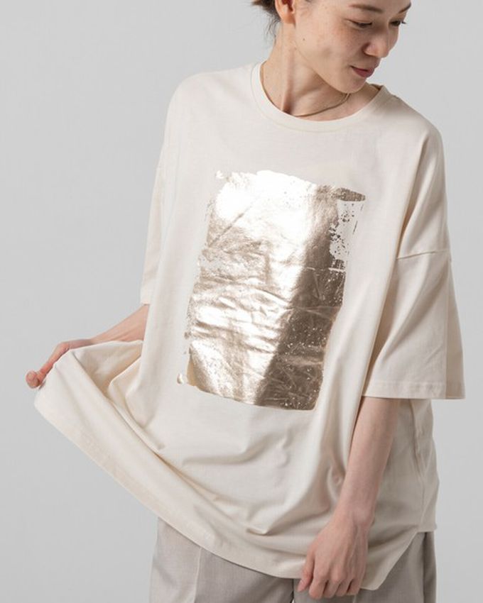 日本 gleam - 燙金光澤廓形寬版天竺棉短袖T恤-金x奶油杏