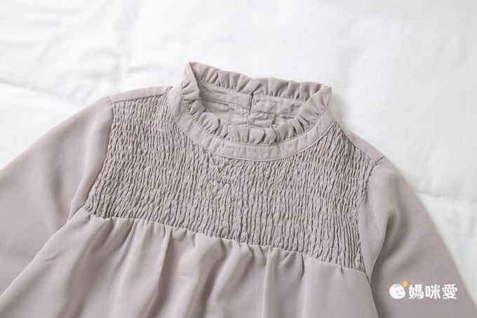 日本 BELLUNA - 優雅V領雪紡長袖上衣-可可