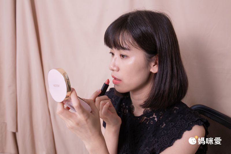打造無瑕光澤肌！韓國 Age 20's 爆水粉餅
