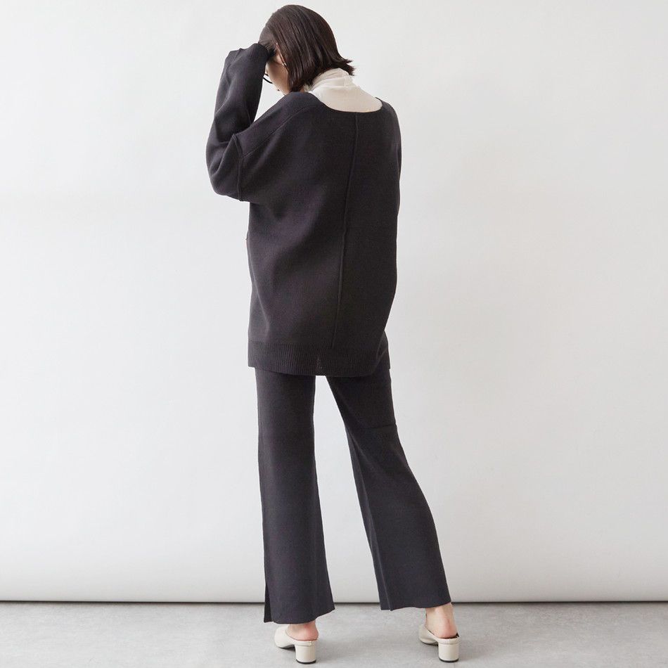 日本 Rejoule - 優雅簡約V領針織毛衣-質感紅