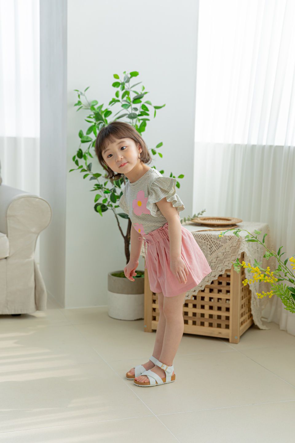 韓國 Orange Mom - 三朵花花條紋荷葉袖上衣-黑