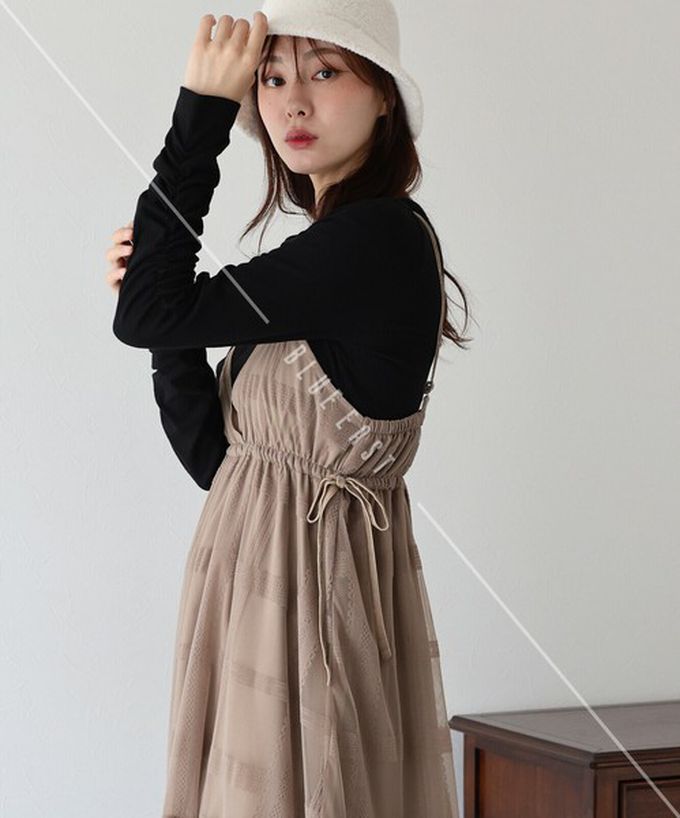 日本 BLUE EAST - 甜美植絨大格紋吊帶背心洋裝-黑