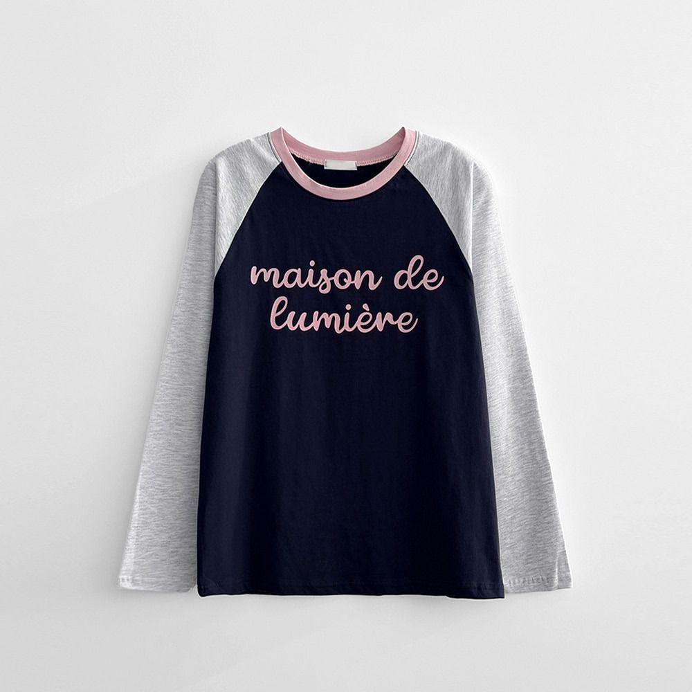 草寫文字印純棉拼色長袖上衣-海軍藍X淺灰 (FREE)