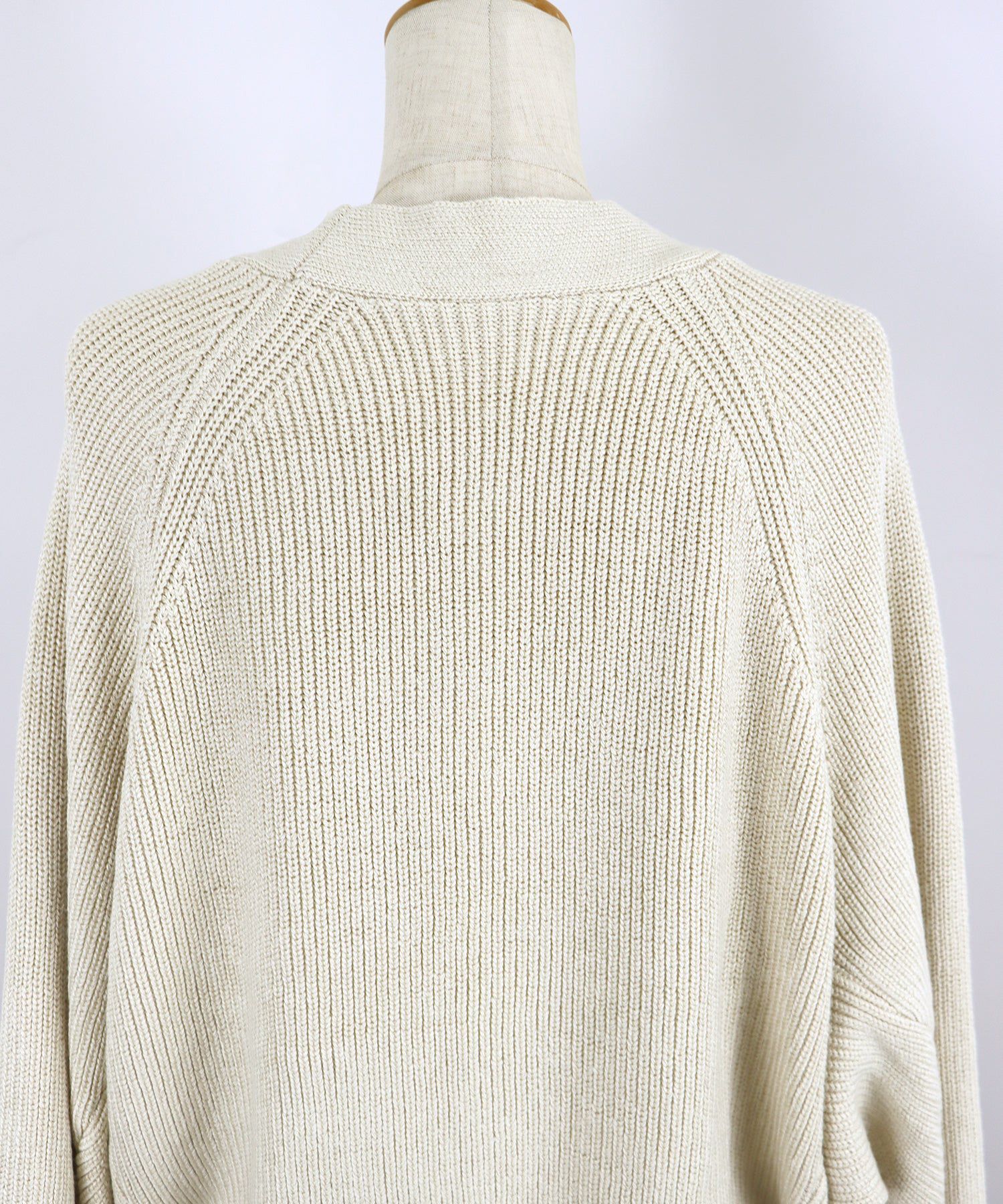 日本 BLUE EAST - 百搭V領彈性針織外套-米杏