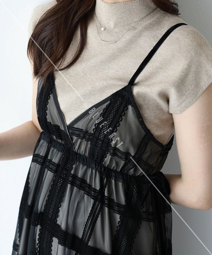 日本 BLUE EAST - 甜美植絨大格紋吊帶背心洋裝-卡其