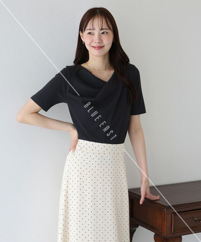 日本 BLUE EAST - 美型羅紋皺摺V領短袖上衣-水藍