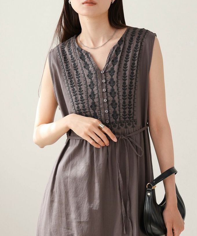 日本 Bab - 100%印度棉刺繡腰綁帶無袖洋裝-炭灰