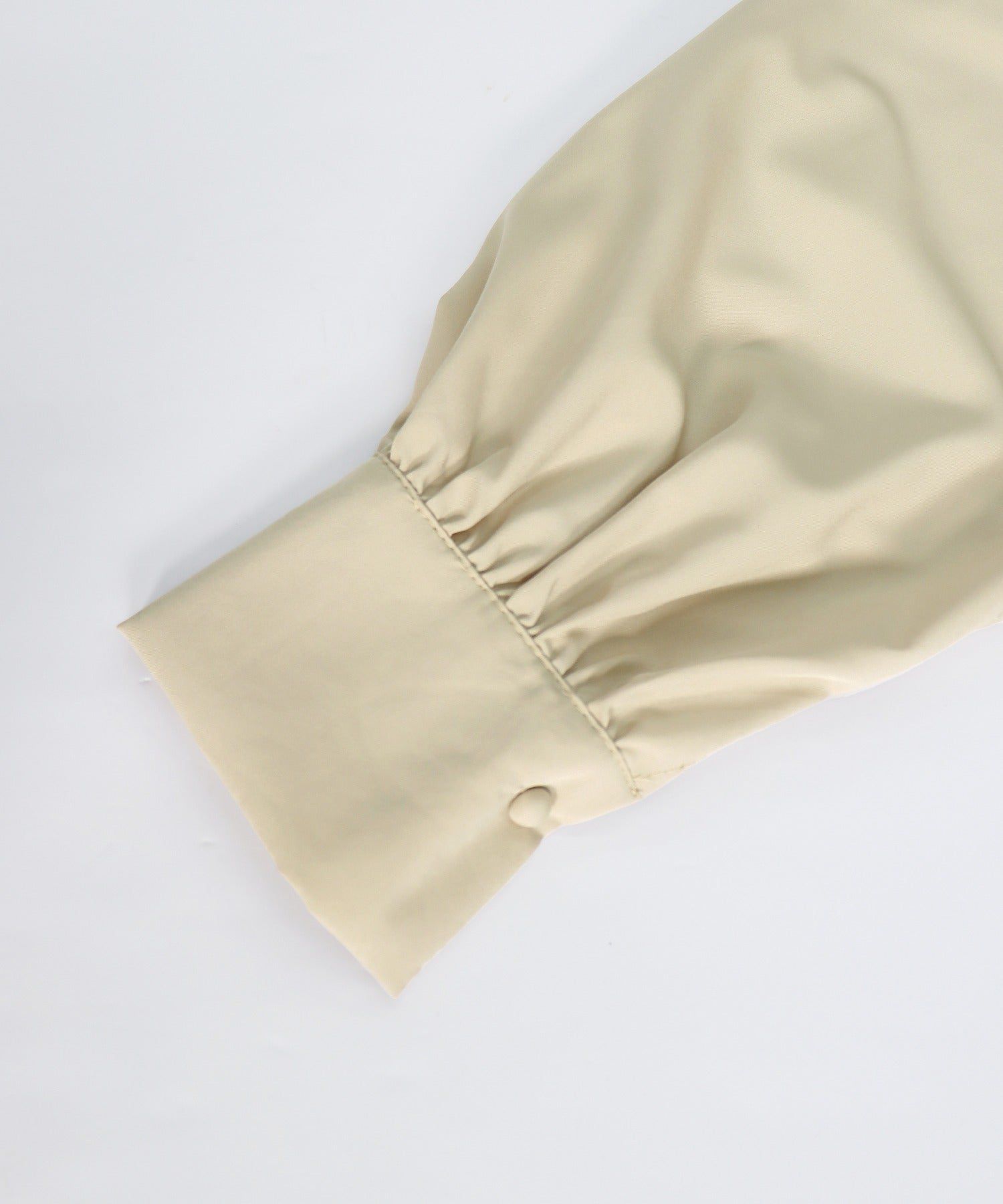 日本 BLUE EAST - 文藝氣質打摺長袖襯衫-米杏