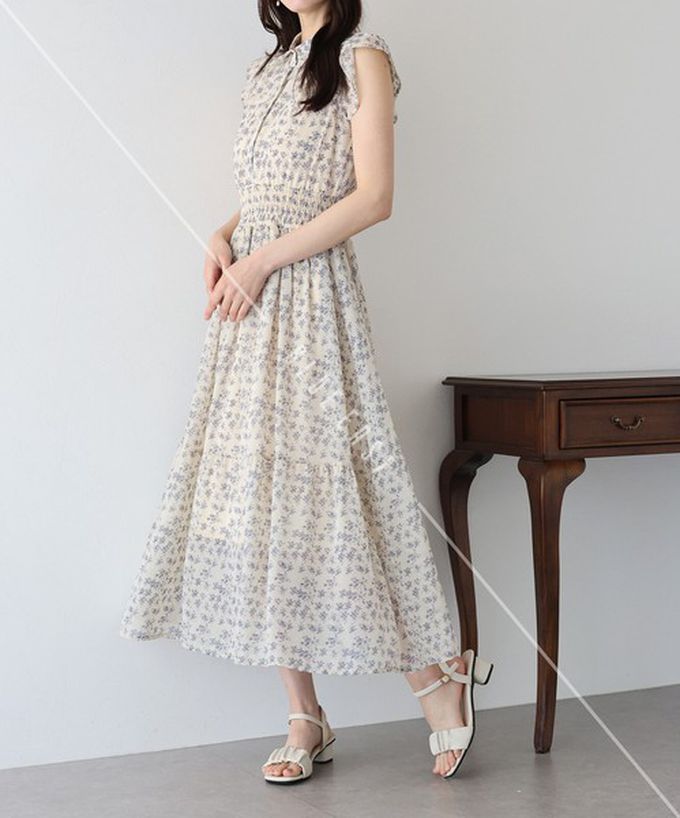 日本 BLUE EAST - 甜美雪紡束腰小荷葉短袖洋裝-碎花-米杏 (M)