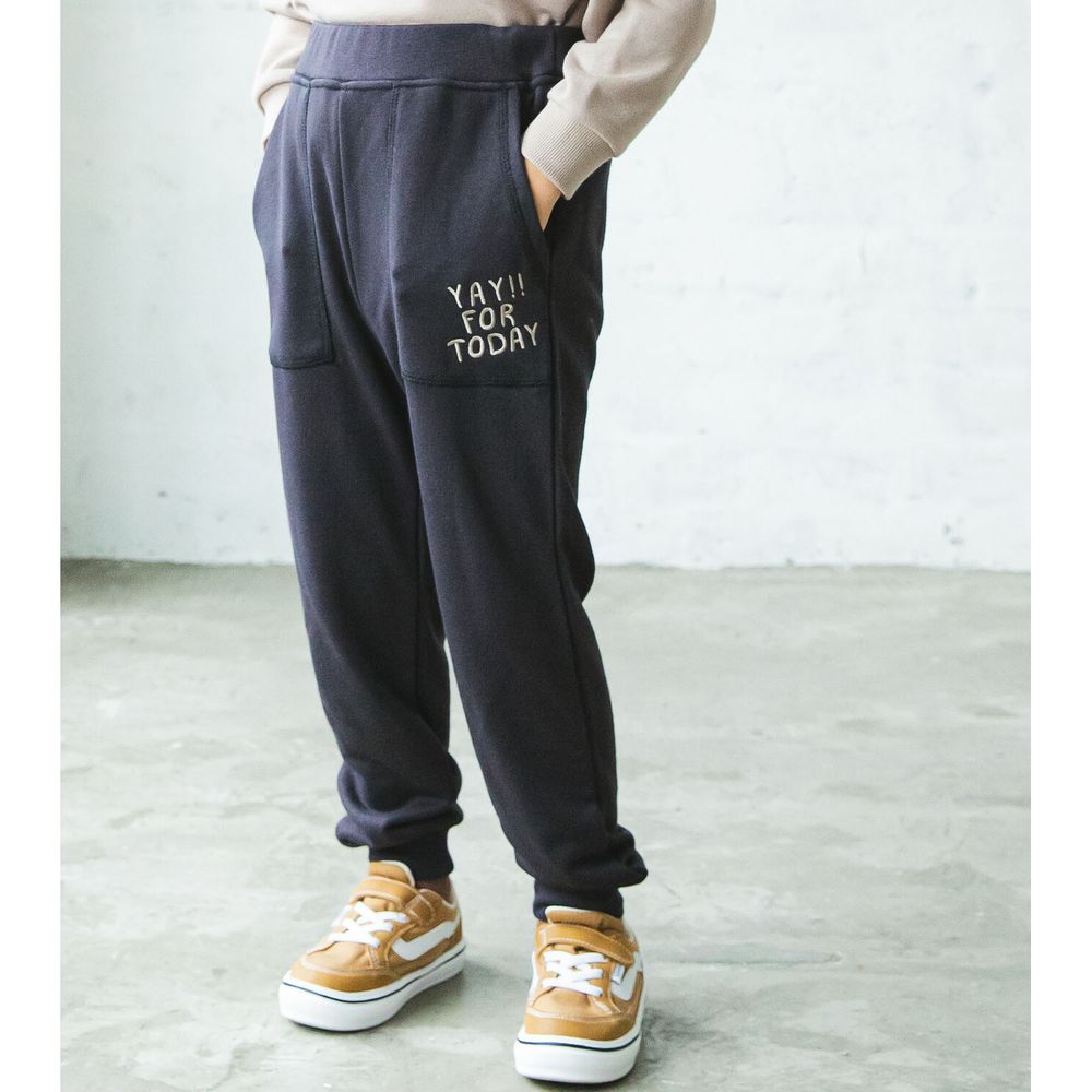 日本 PAIRMANON - 裏毛 休閒刺繡束腿長褲-黑