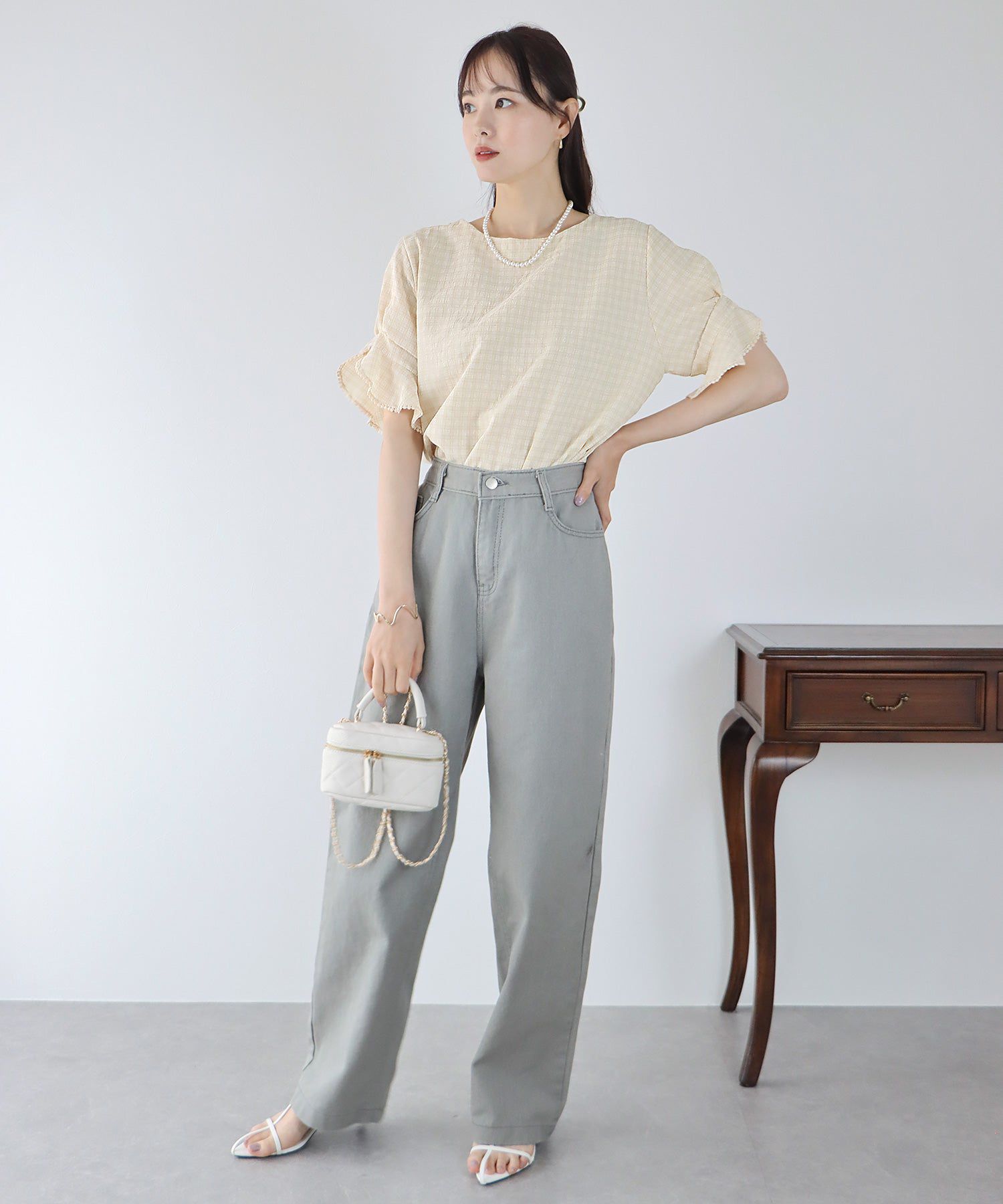 日本 BLUE EAST - 圓領小格紋荷葉五分袖上衣-水藍