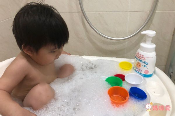 akachan honpo - 新手爸爸也OK 無添加全身沐浴乳 1.2L補充包