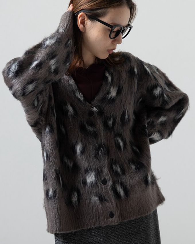 日本 gleam - 馬海毛觸感成熟豹紋V領針織開襟衫-米白