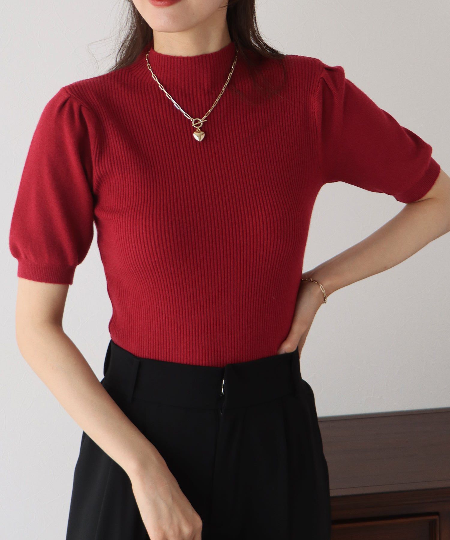 日本 BLUE EAST - 甜美彈性羅紋泡泡袖上衣-咖啡