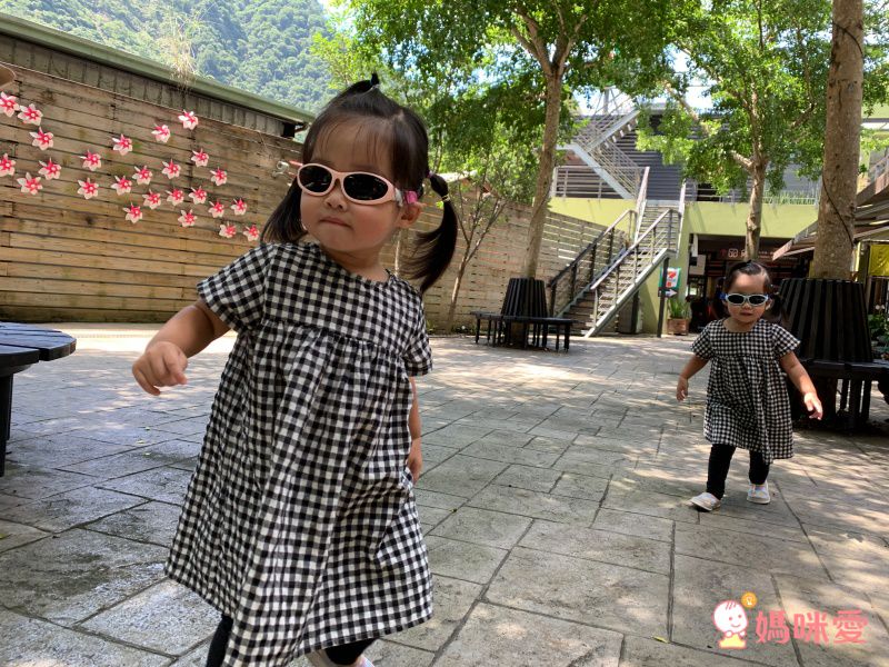 澳洲 Idol EYES - 兒童太陽眼鏡-Baby Warpz 2-粉紅色 (0-5歲嬰幼兒款)-附鏡面+一組鏡腳+兩組頭帶+透明耳掛+超細纖維眼鏡套