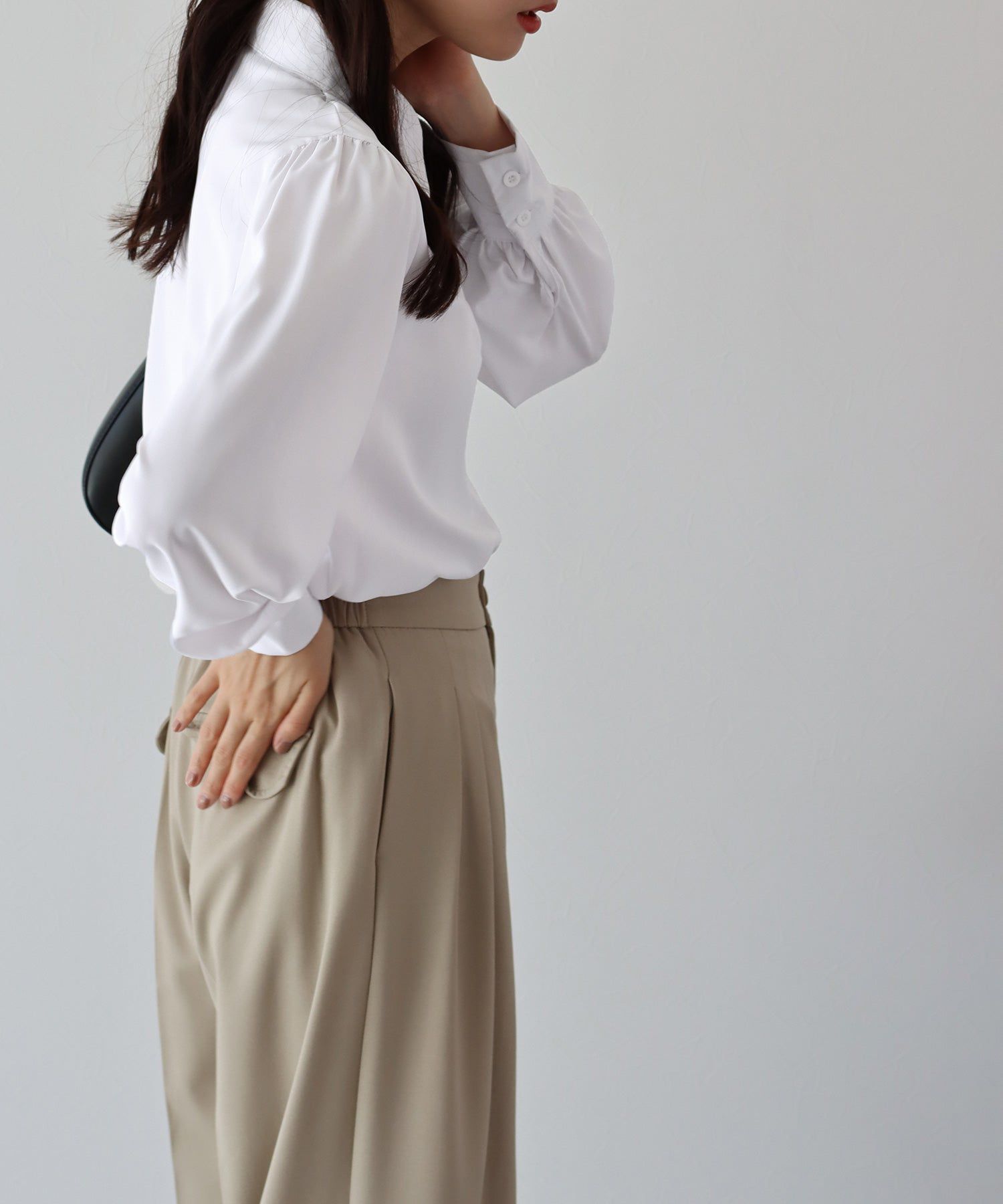 日本 BLUE EAST - 優雅紐結雪紡長袖襯衫-印花-淺杏