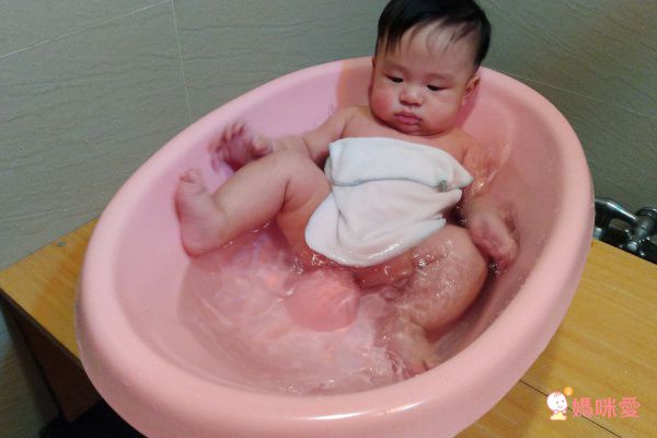 韓國 Sobble 棉花糖嬰幼兒澡盆，知名部落客、產後中心推薦！
