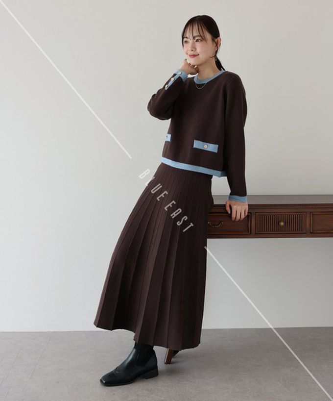 日本 BLUE EAST - 金釦滾邊針織上衣+優雅百摺長裙(2件組)-黑x白