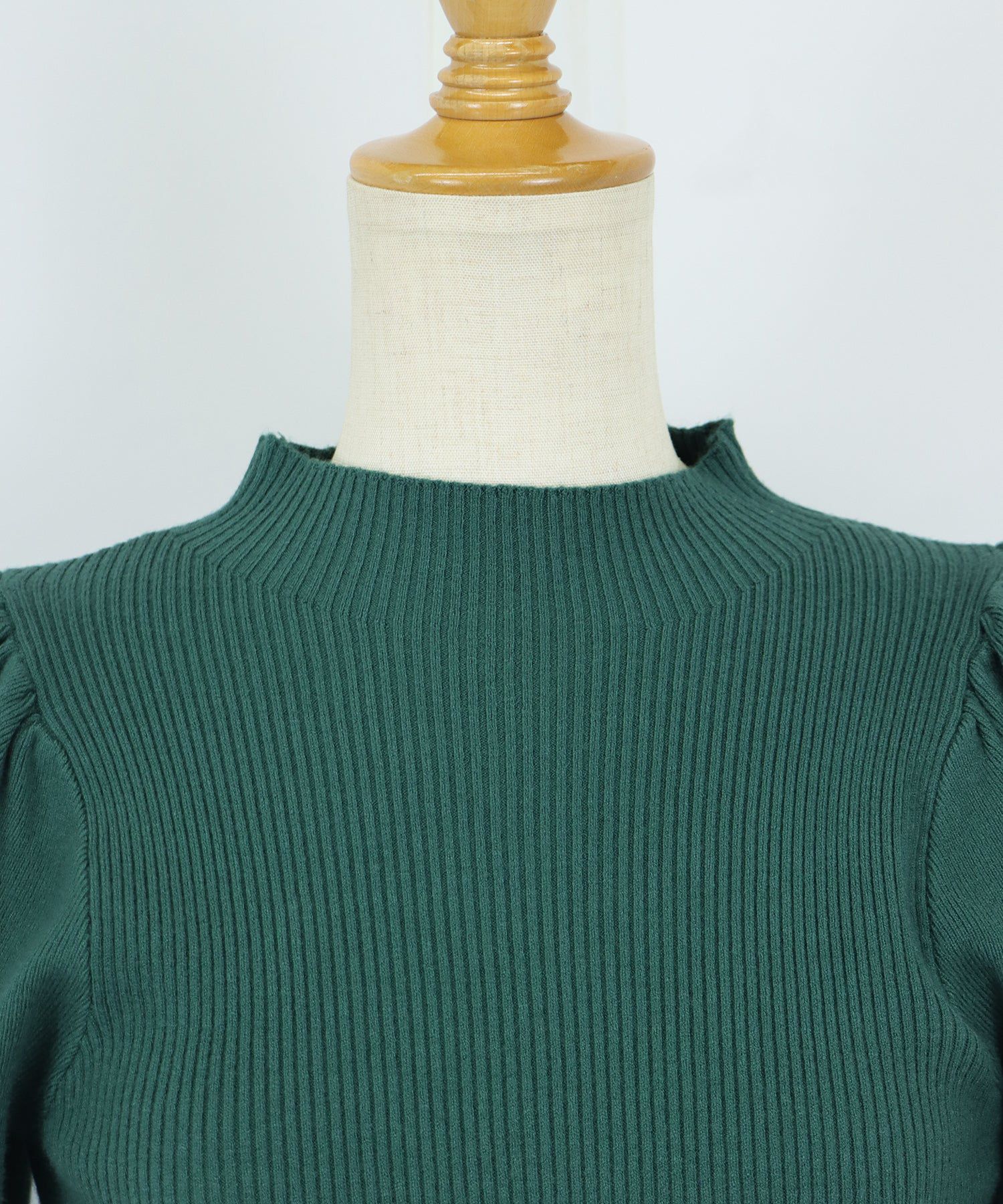 日本 BLUE EAST - 溫柔小立領羅紋五分袖上衣-深綠